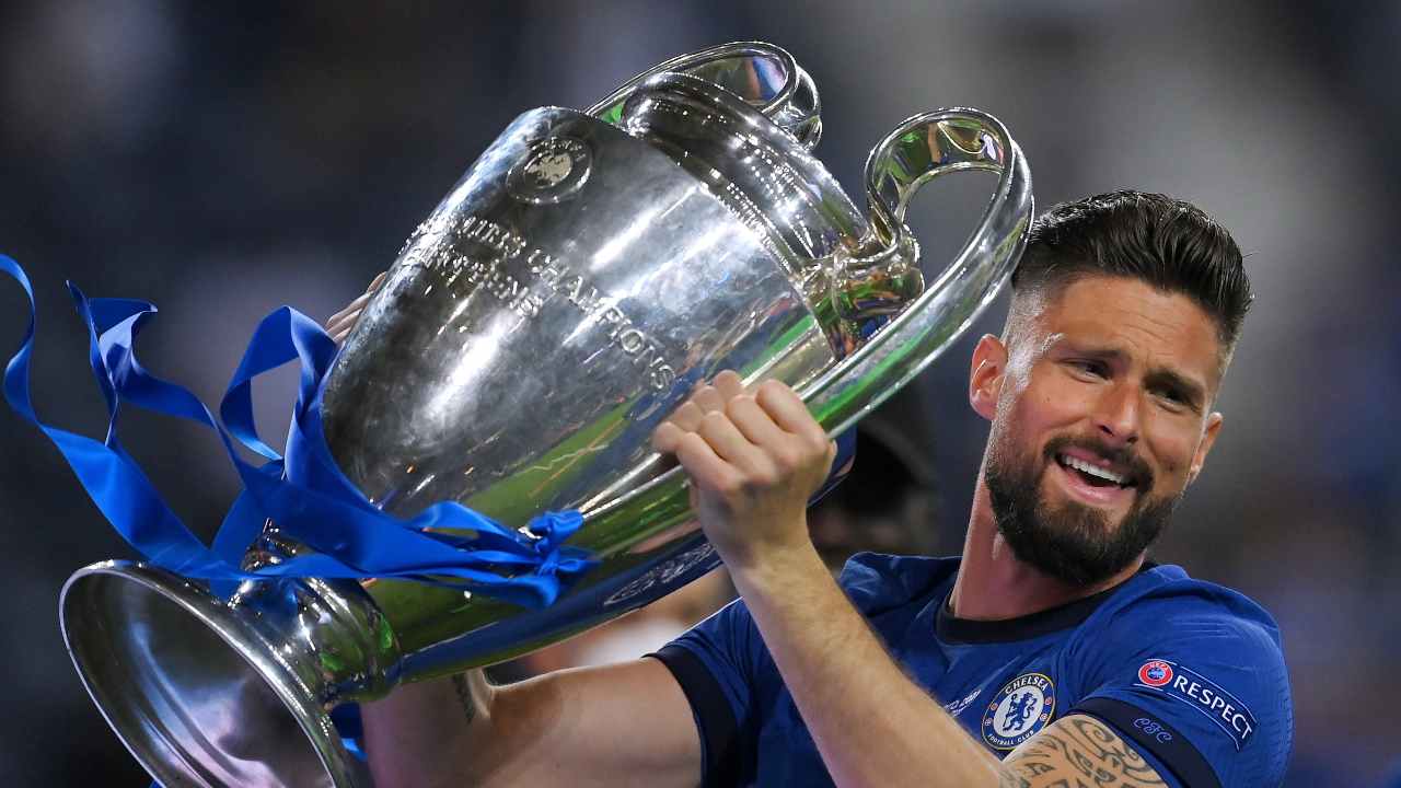 Milan, Giroud è atterrato! Domani visite a firma